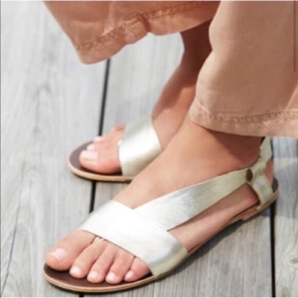 Free People Under Wraps Gold Leather Thong Sandals Sz 41 - Picture 1 of 6